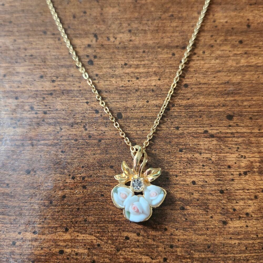 Avon Gold Tone Porcelain Roses Rhinestone Floral Pendant Necklace Signed 24 Inch
